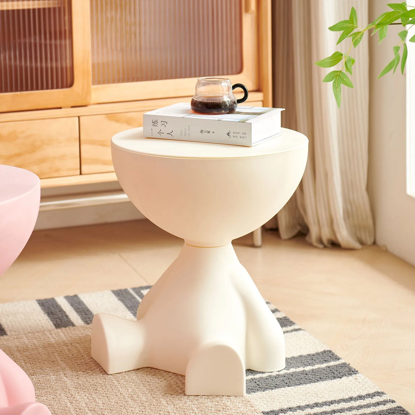 Belly | Skulpturaler Tisch mit modernem Charakter