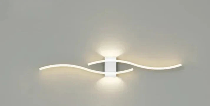 Noéline | Minimalistische Wandleuchte mit elegantem Wellendesign