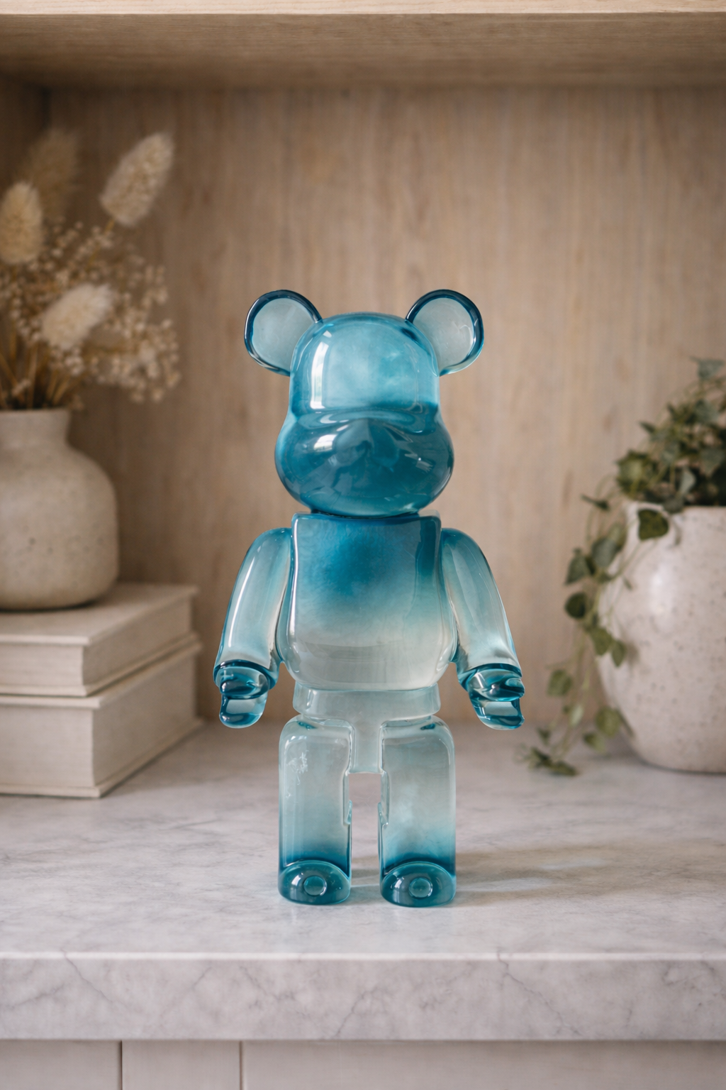Noxi | Transparente Designfigur mit moderner Leichtigkeit