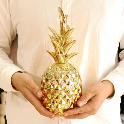 Piney | Dekorative Ananas-Skulptur mit luxuriösem Charme