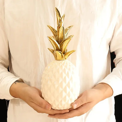 Piney | Dekorative Ananas-Skulptur mit luxuriösem Charme